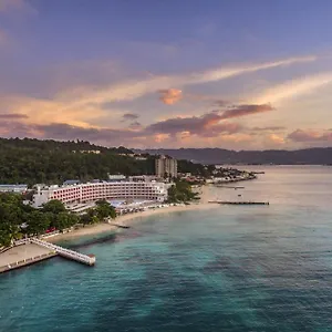 Курортный комплекс Grand Decameron Cornwall Beach, A Trademark, Бухта Монтего